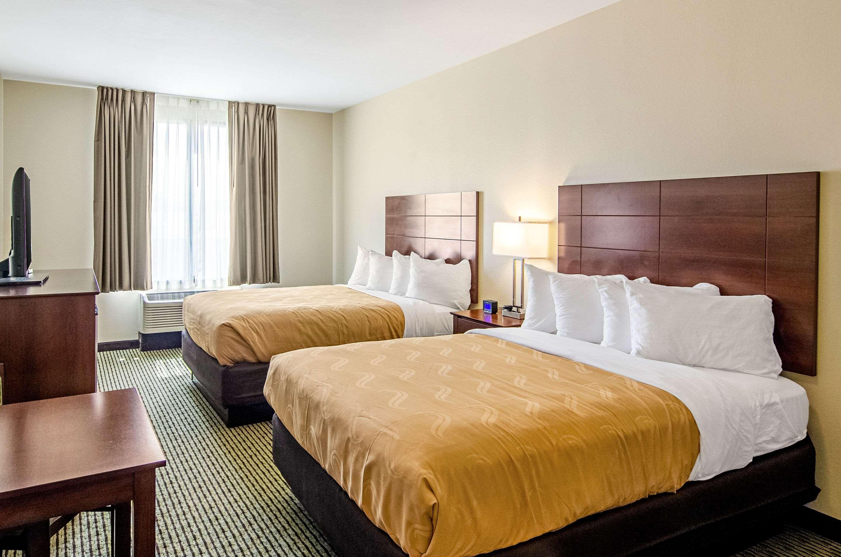 Quality Inn & Suites Near Tanger Outlet Mall Gonzales Exterior foto