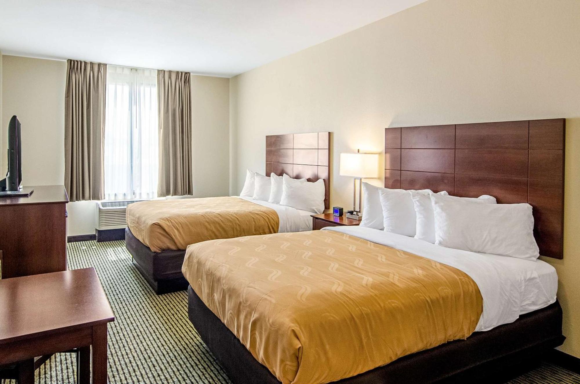 Quality Inn & Suites Near Tanger Outlet Mall Gonzales Exterior foto