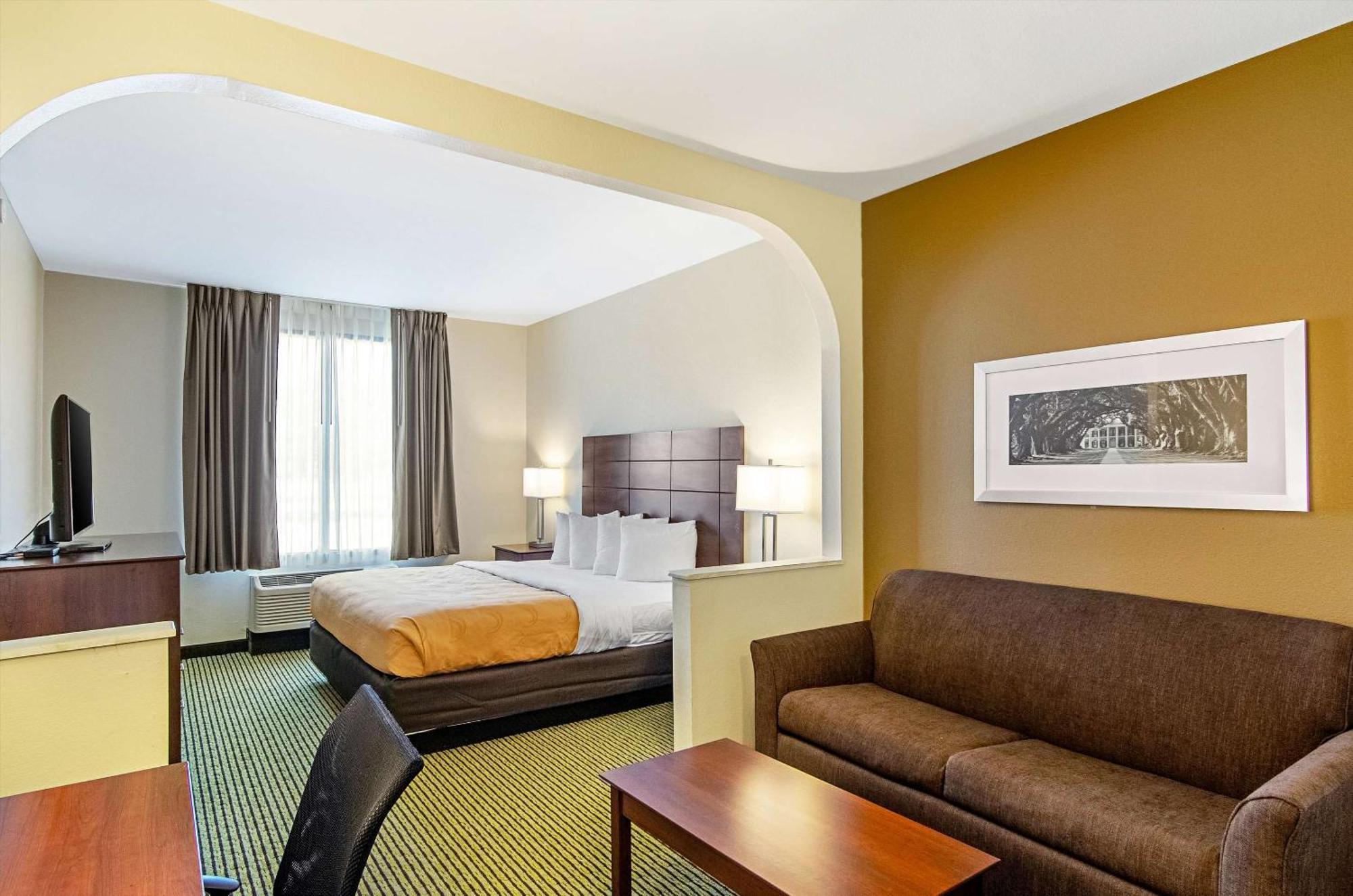 Quality Inn & Suites Near Tanger Outlet Mall Gonzales Exterior foto