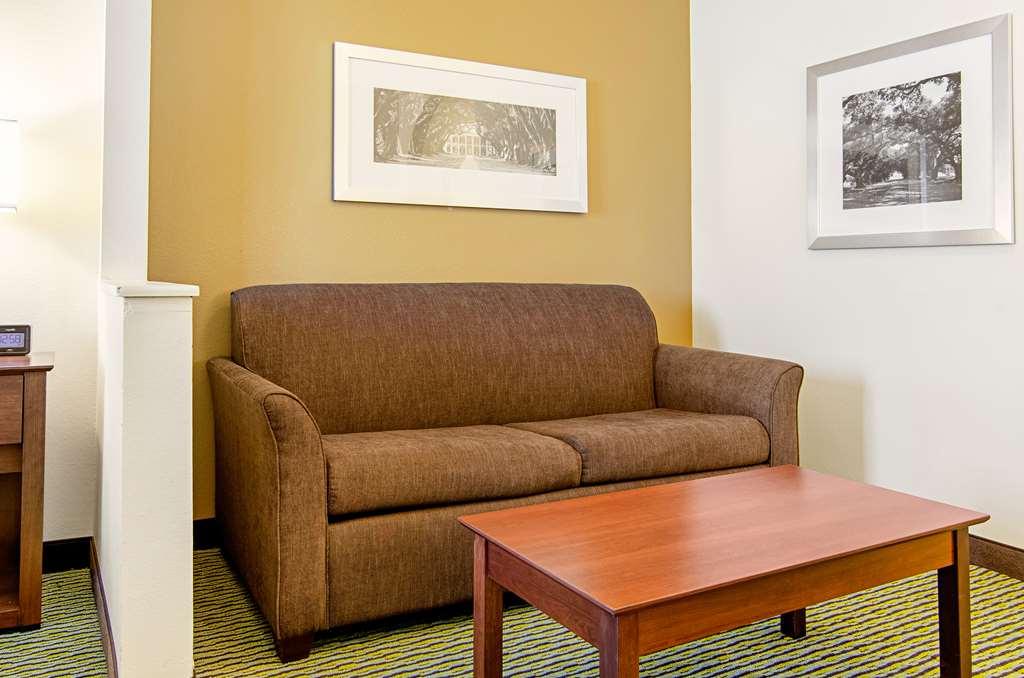 Quality Inn & Suites Near Tanger Outlet Mall Gonzales Quarto foto